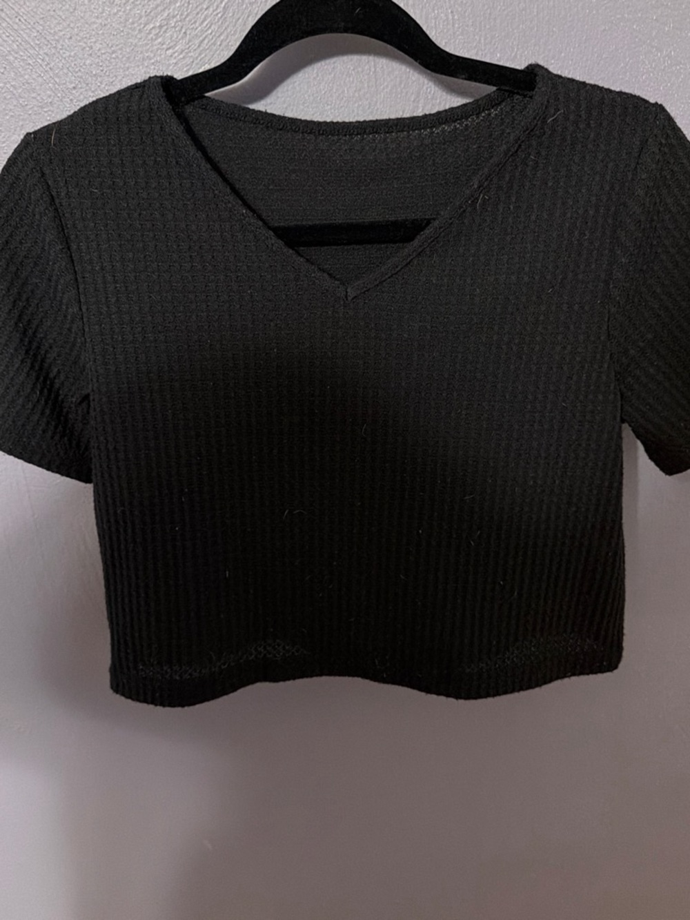 Source Unknown Black Ribbed V-Neck Crop Top